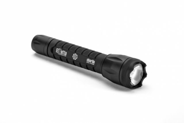 Elzetta Charlie 3-Cell LED Flashlight 1350 Lumens w/Crenellated Bezel Ring High Output AVS Head Rotary Tailcap Black