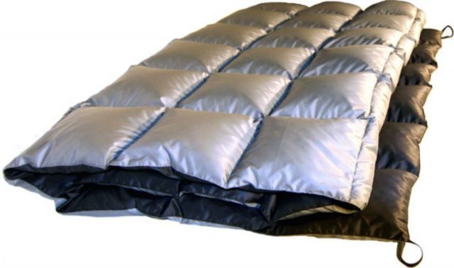 Western Mountaineering Cloud 9 Comforter Grey/Black Queen