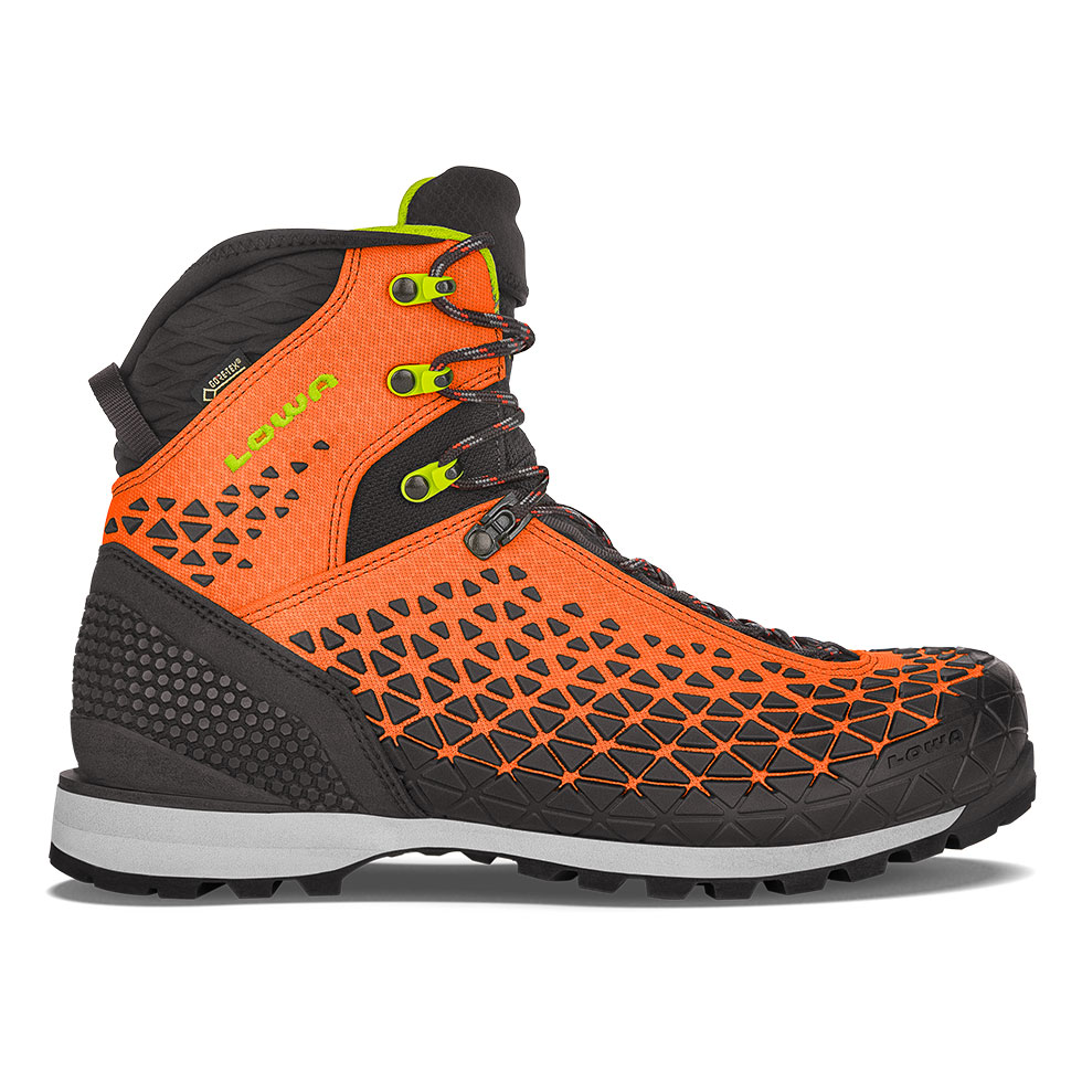 lowa lightweight hiking boots