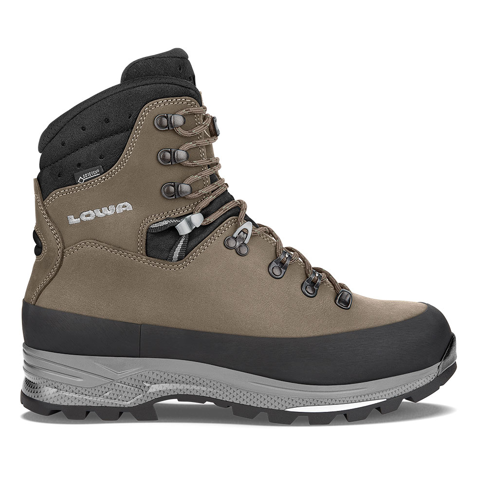 lowa hiking boots mens