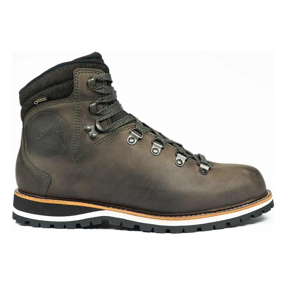 lowa winter shoes