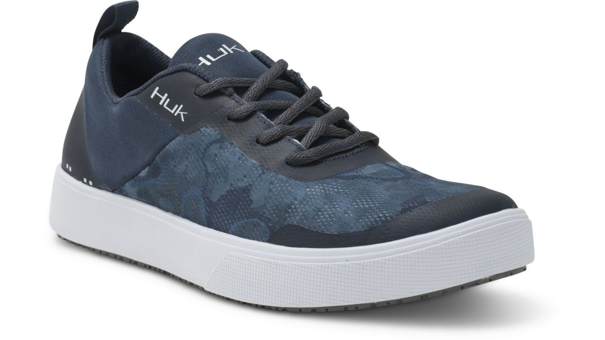 huk performance fishing shoes
